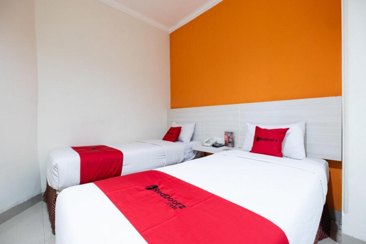 Reddoorz Plus @ Hotel Alden Makassar Ngoại thất bức ảnh