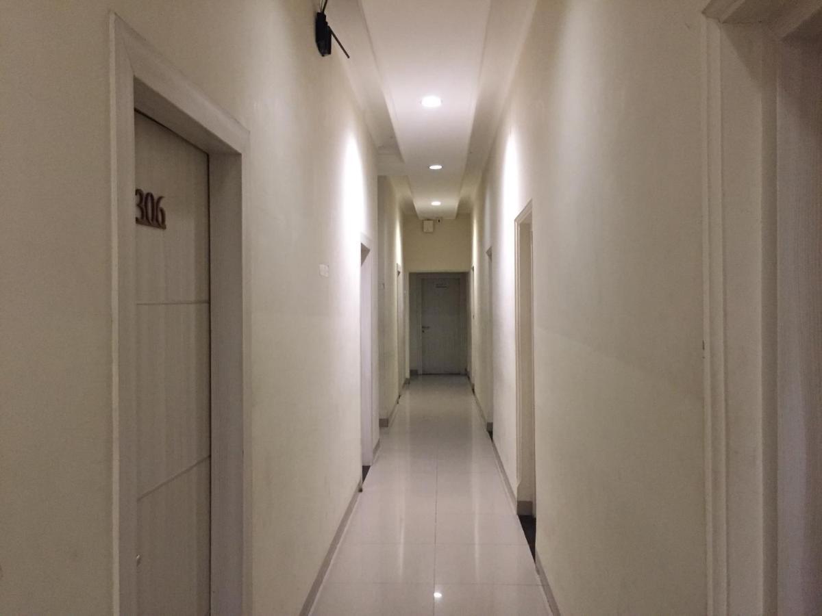 Reddoorz Plus @ Hotel Alden Makassar Ngoại thất bức ảnh